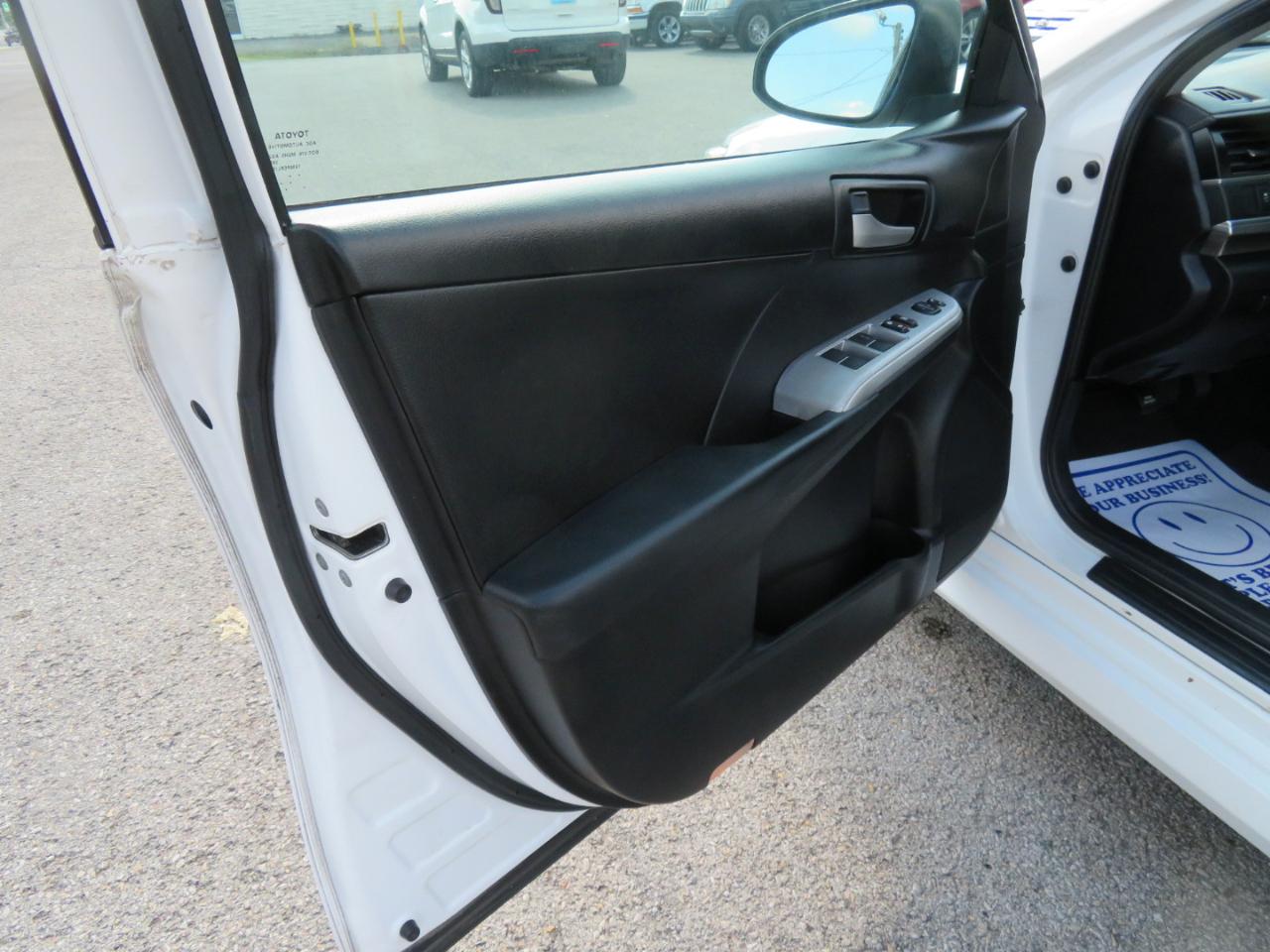 Toyota Camry 4dr Sdn I4 Auto XLE (Natl) 2013