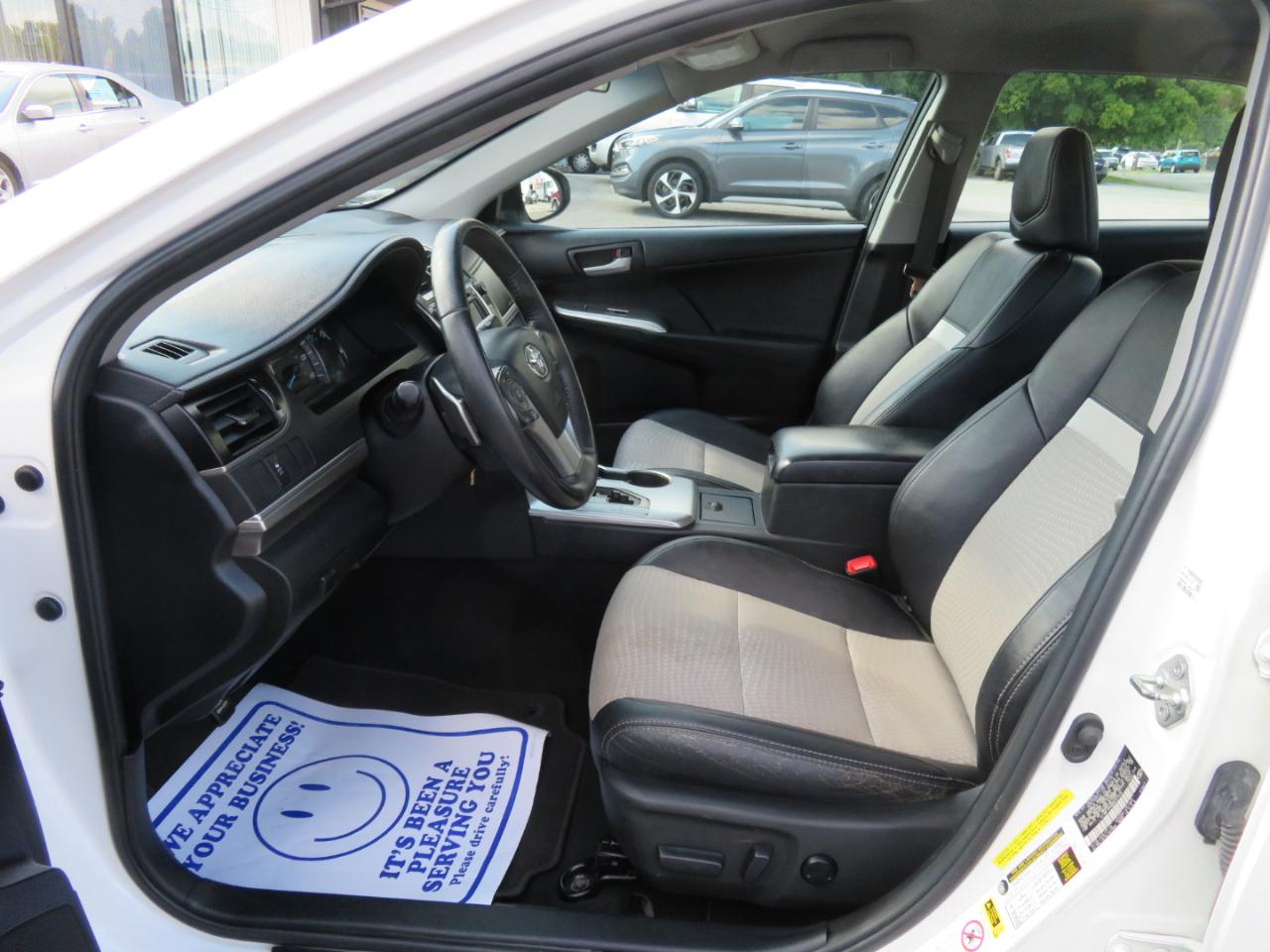 Toyota Camry 4dr Sdn I4 Auto XLE (Natl) 2013