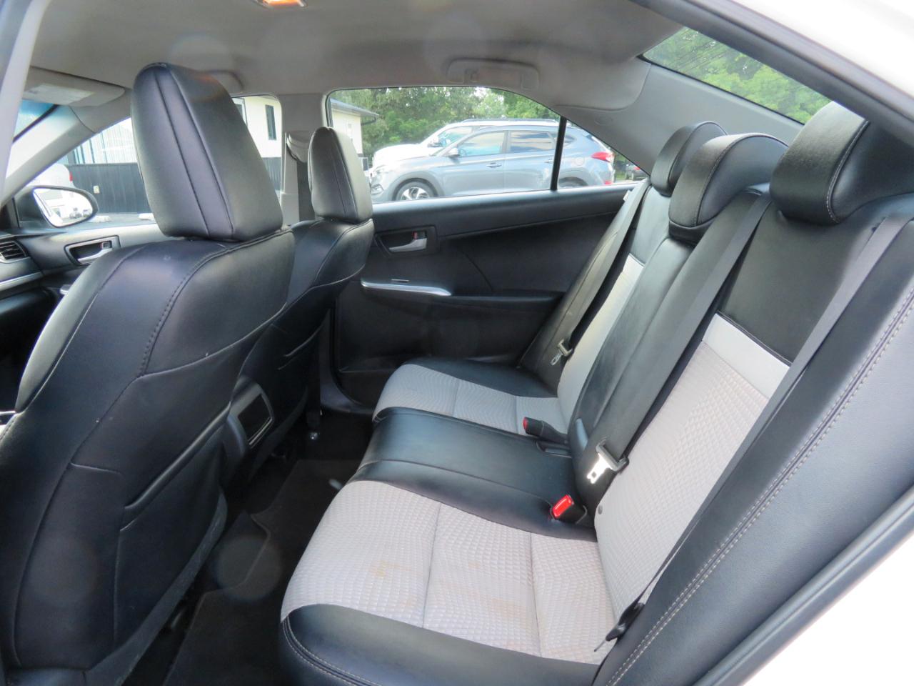 Toyota Camry 4dr Sdn I4 Auto XLE (Natl) 2013