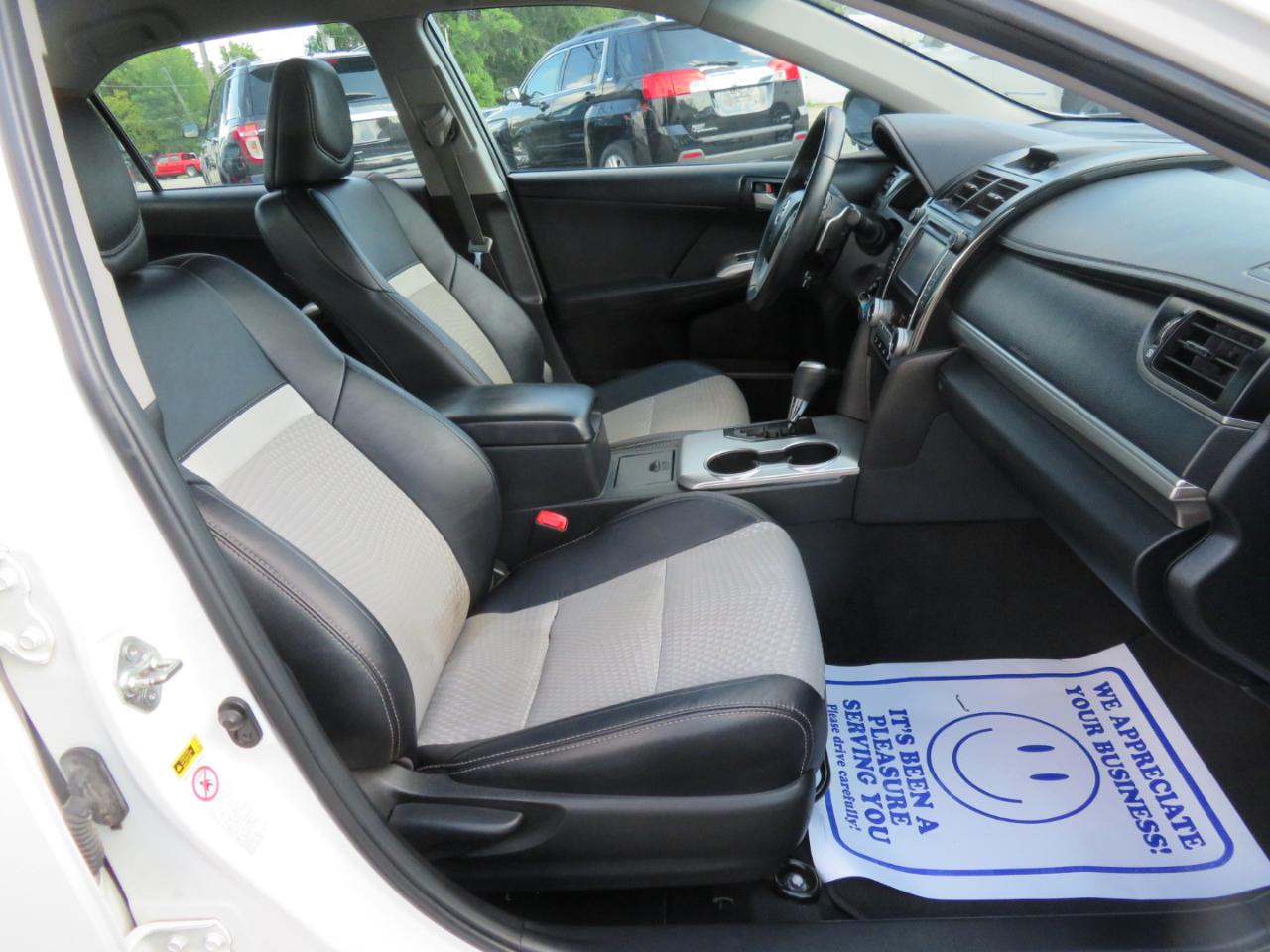 Toyota Camry 4dr Sdn I4 Auto XLE (Natl) 2013