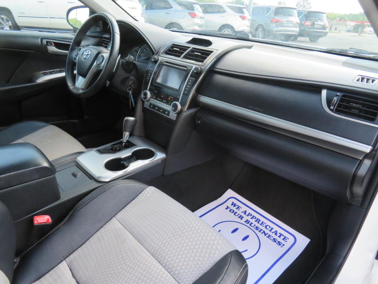 Toyota Camry 4dr Sdn I4 Auto XLE (Natl) 2013