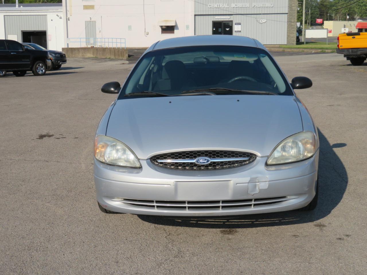 Ford Taurus 4dr Sdn SE 2001