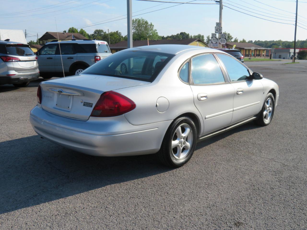 Ford Taurus 4dr Sdn SE 2001