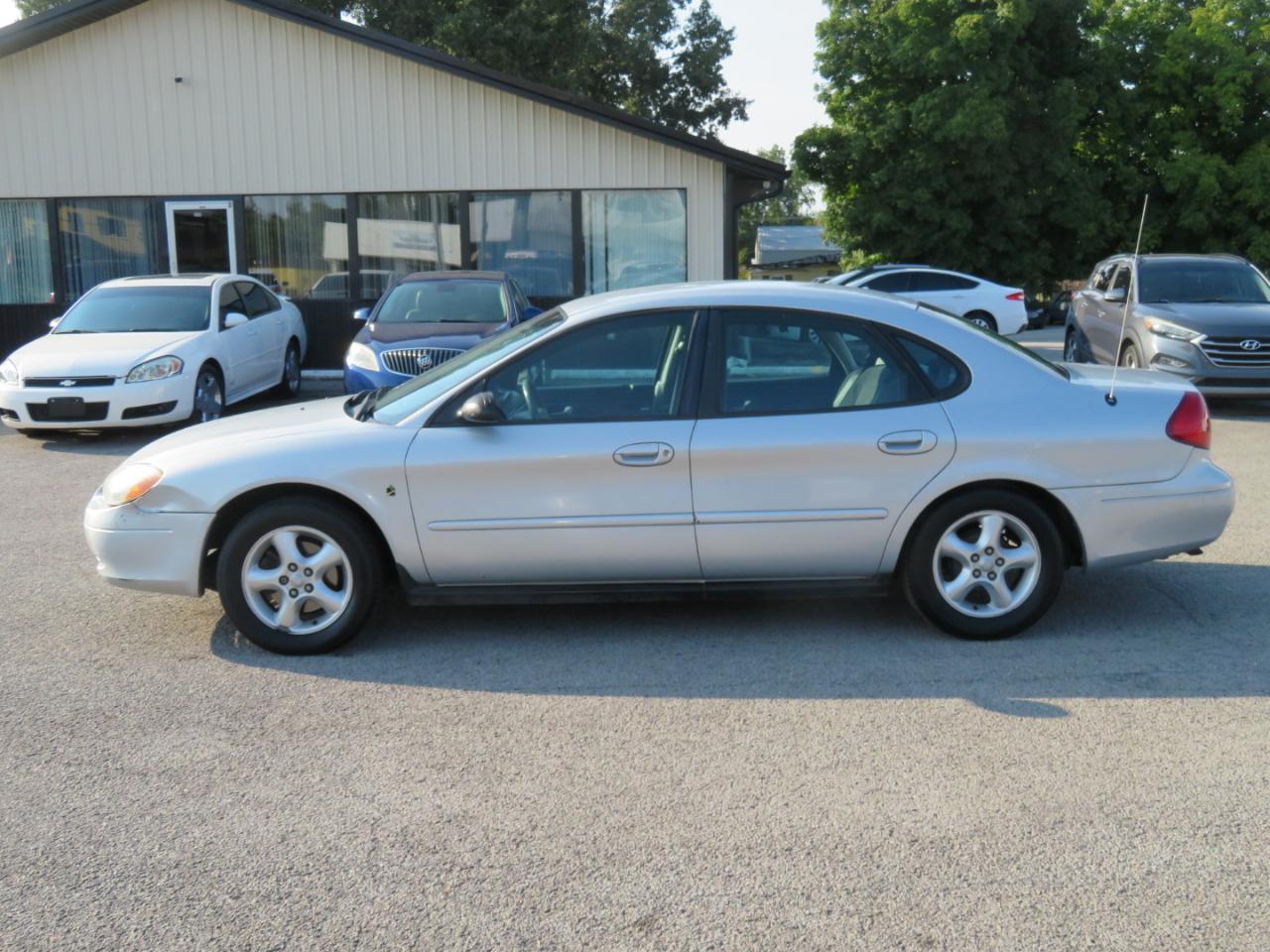 Ford Taurus 4dr Sdn SE 2001