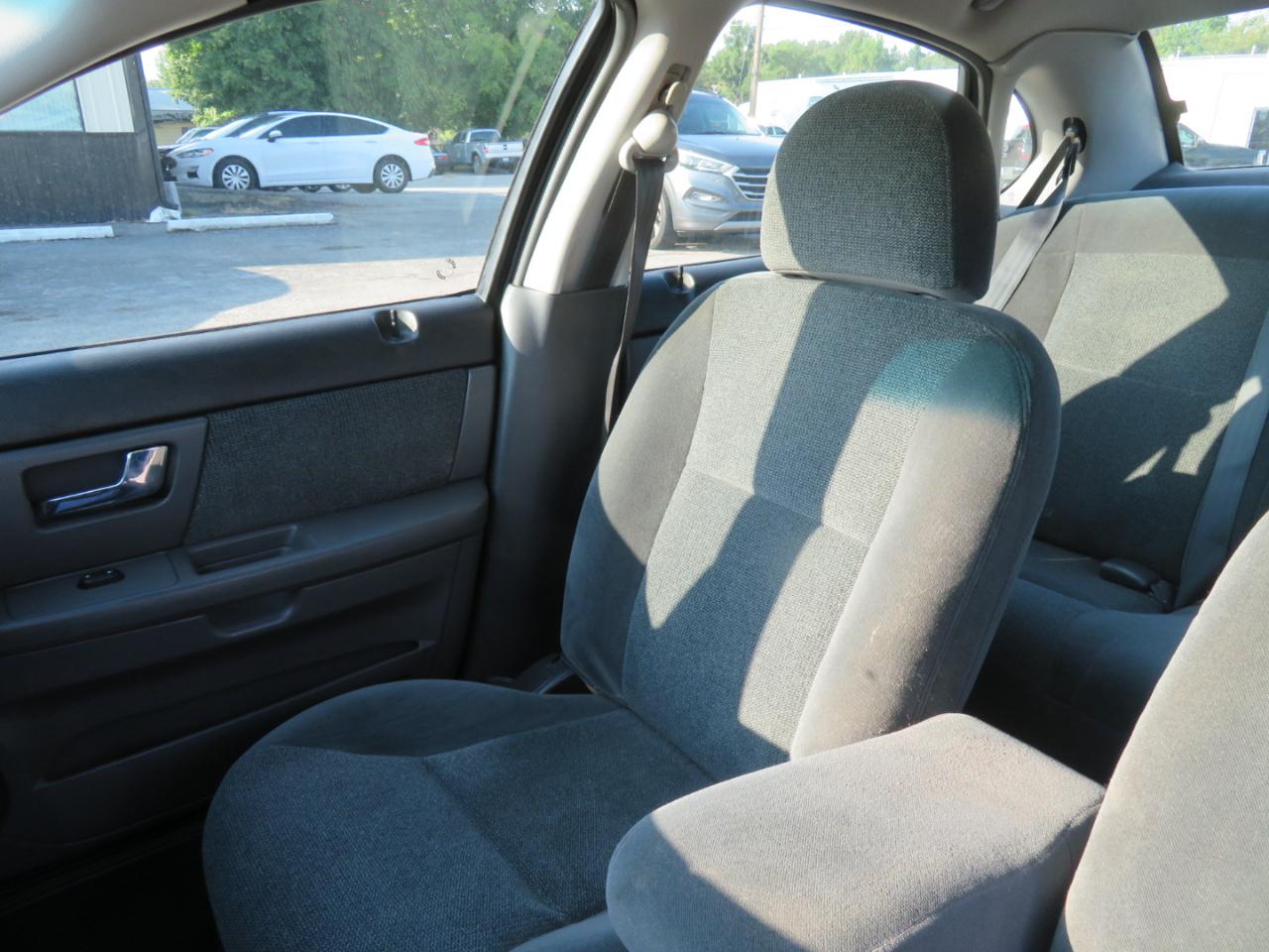 Ford Taurus 4dr Sdn SE 2001