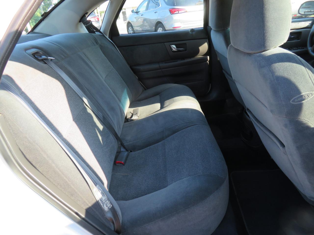 Ford Taurus 4dr Sdn SE 2001