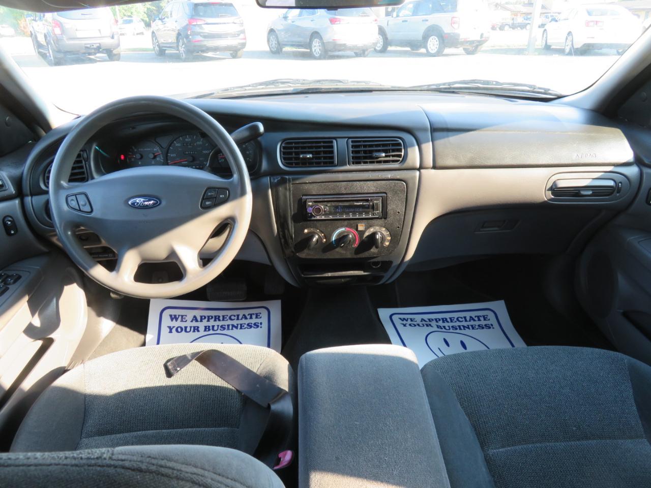Ford Taurus 4dr Sdn SE 2001