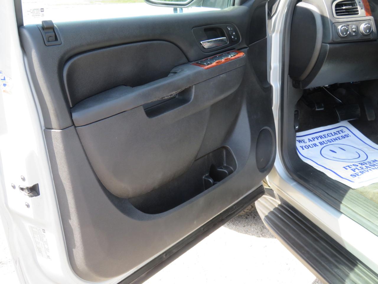Chevrolet Tahoe 4WD 4dr 1500 LT 2012