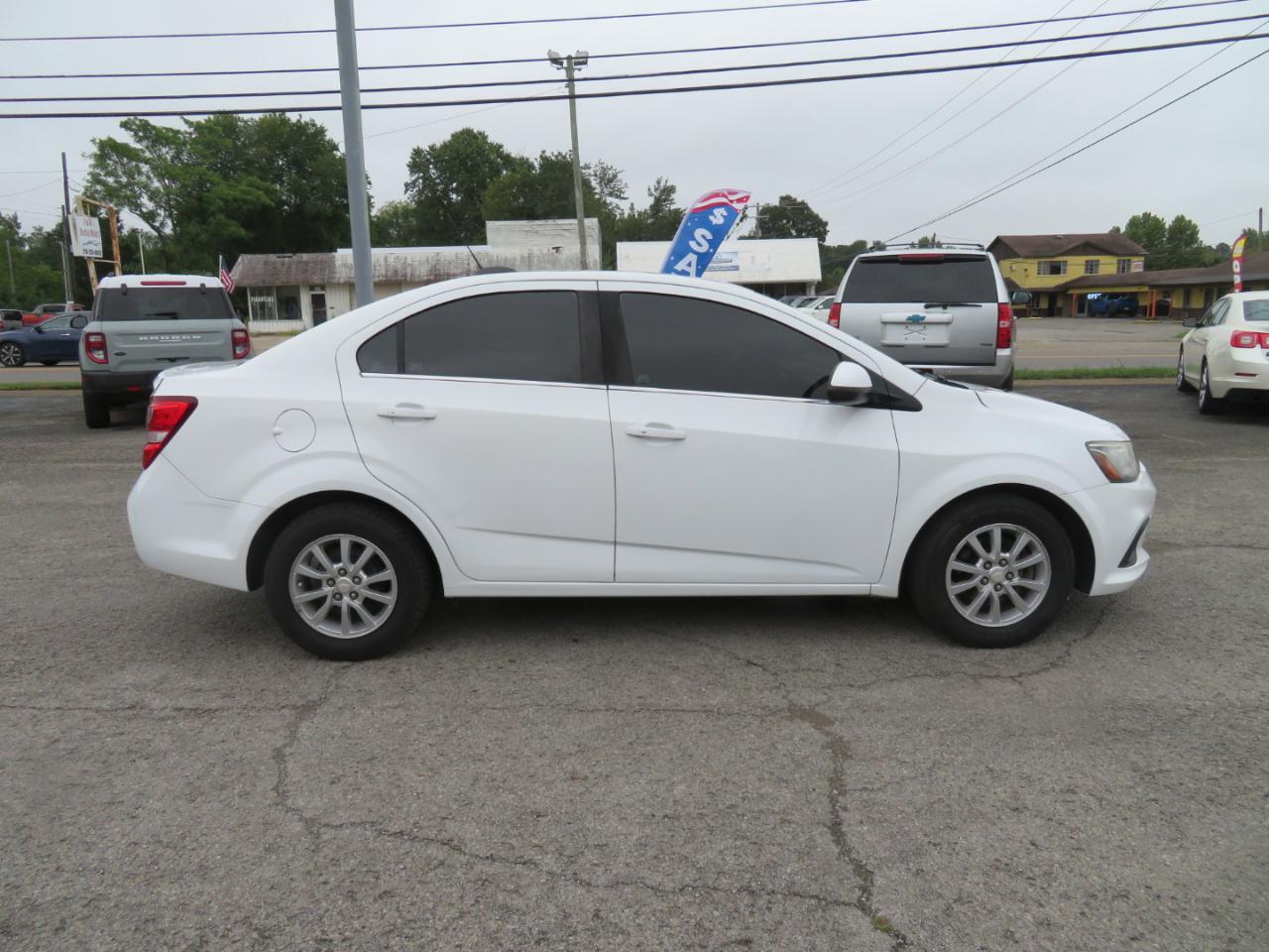 Chevrolet Sonic 4dr Sdn Auto LT 2017