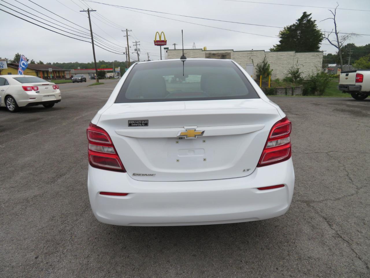 Chevrolet Sonic 4dr Sdn Auto LT 2017