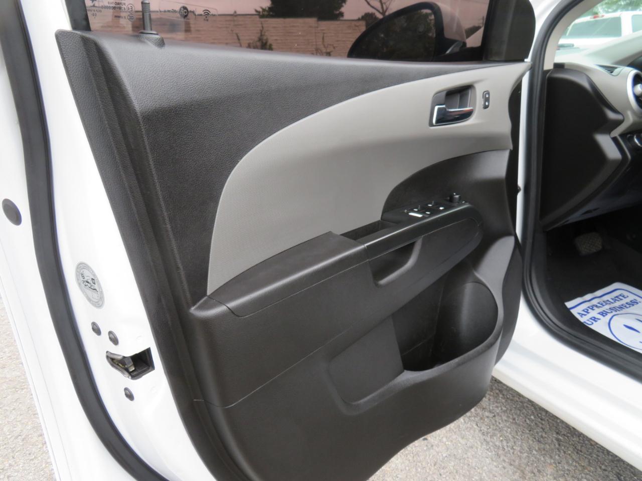 Chevrolet Sonic 4dr Sdn Auto LT 2017
