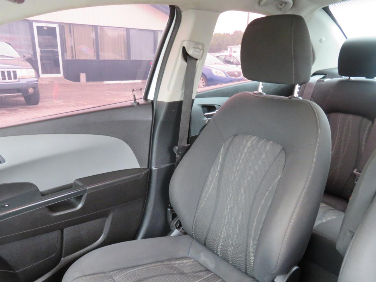 Chevrolet Sonic 4dr Sdn Auto LT 2017