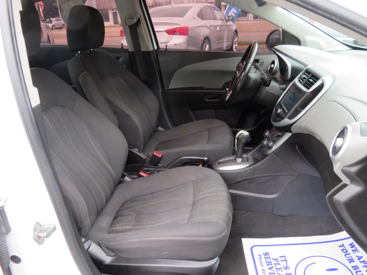 Chevrolet Sonic 4dr Sdn Auto LT 2017