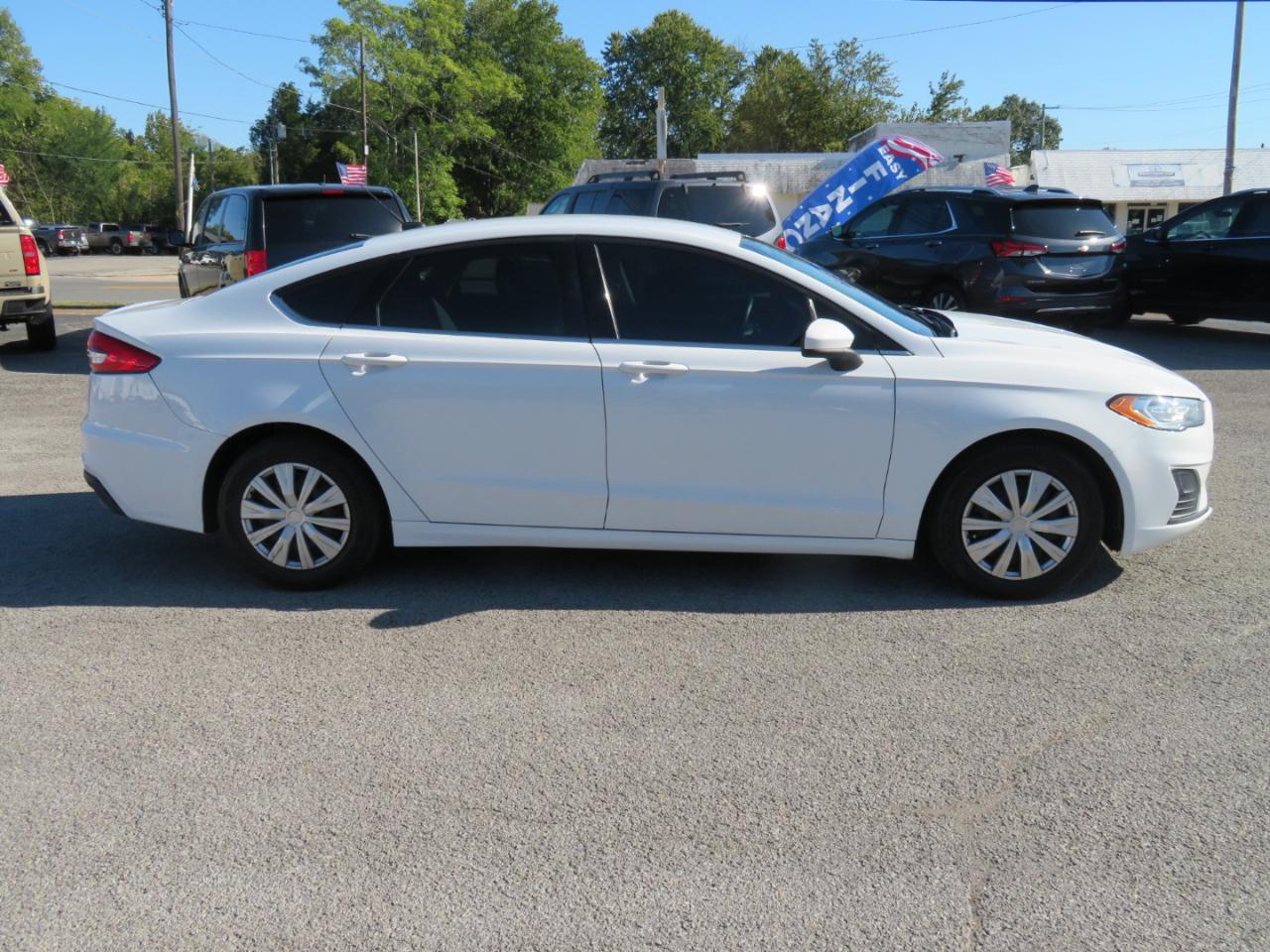 Ford Fusion S FWD 2019