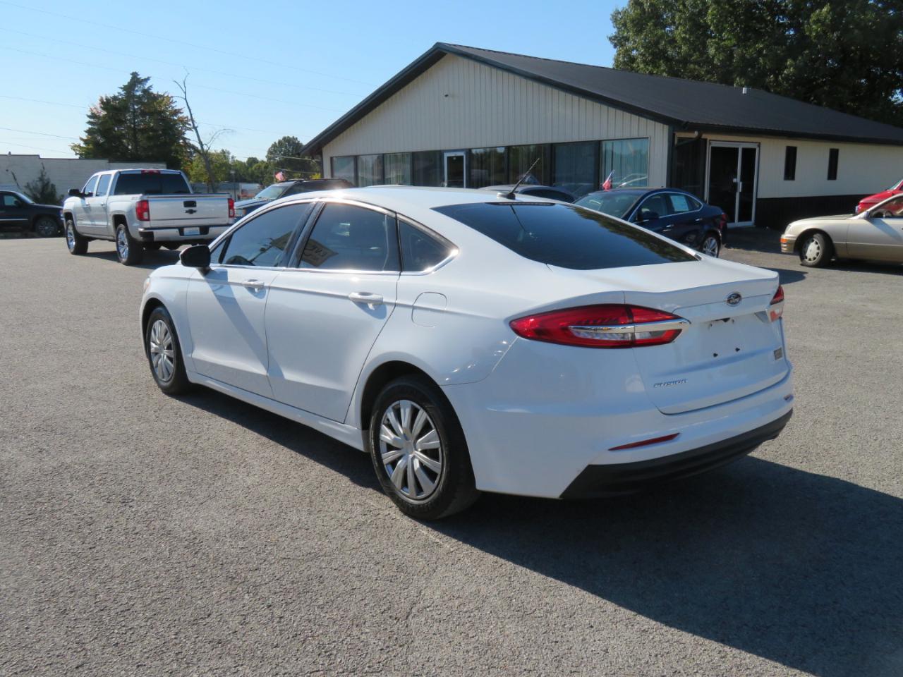 Ford Fusion S FWD 2019