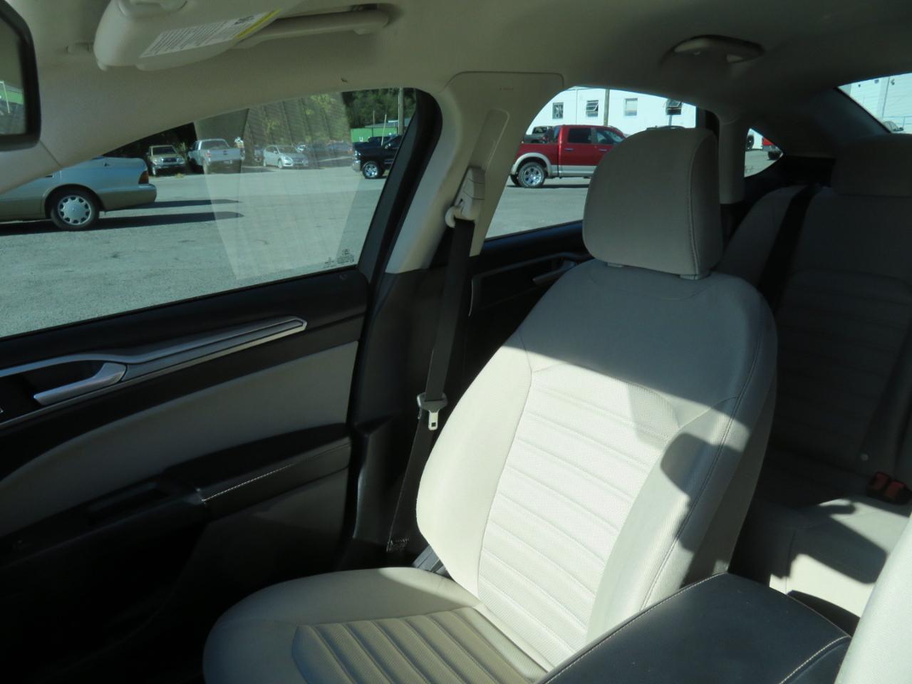 Ford Fusion S FWD 2019
