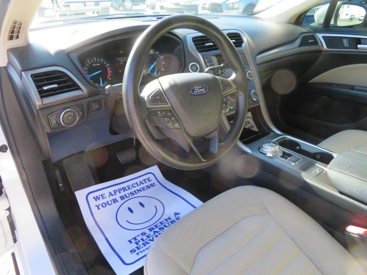 Ford Fusion S FWD 2019