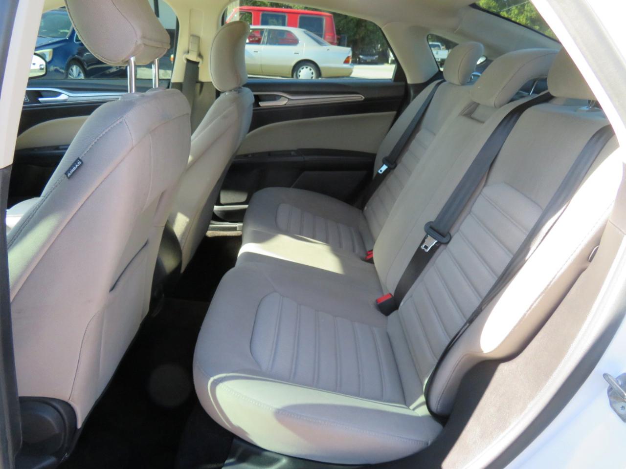 Ford Fusion S FWD 2019