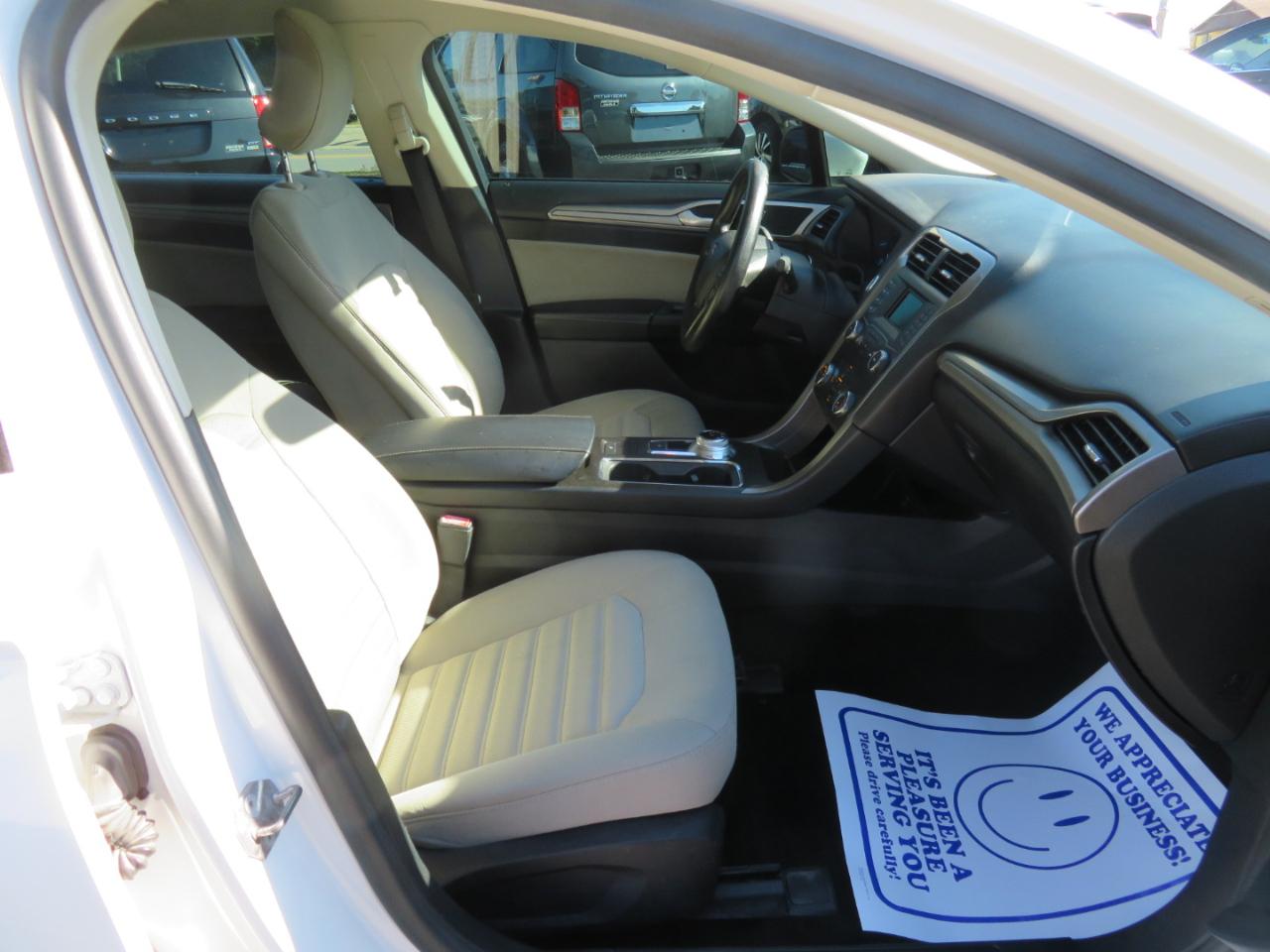 Ford Fusion S FWD 2019
