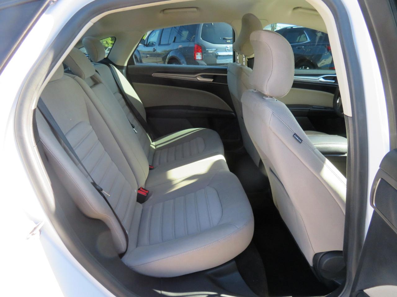 Ford Fusion S FWD 2019