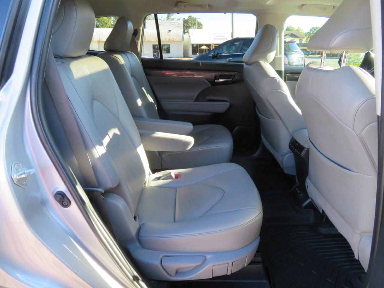 Toyota Highlander Limited FWD (Natl) 2020