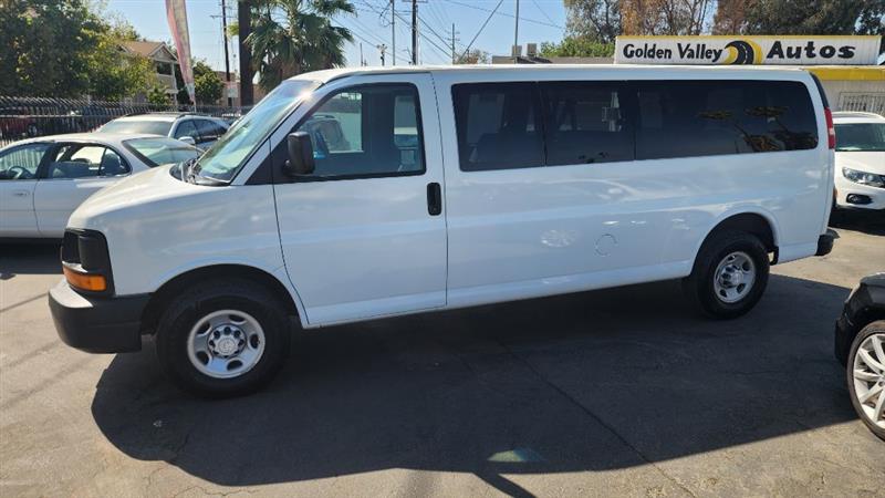 2007 Chevrolet Express LS 3500 photo 2