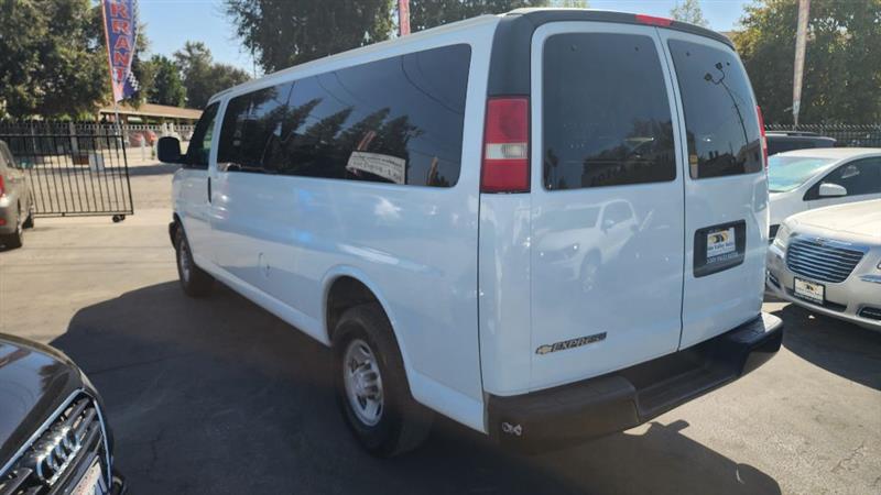 2007 Chevrolet Express LS 3500 photo 3