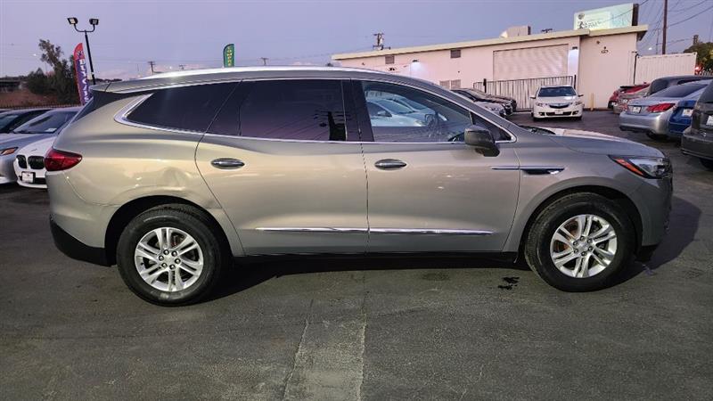 2018 Buick Enclave Essence photo 2