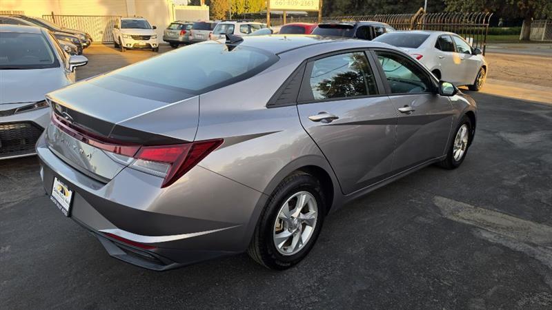 Hyundai Elantra photo 2