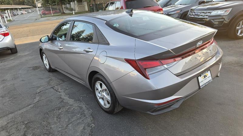 Hyundai Elantra photo 3