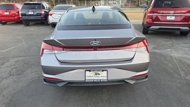Hyundai Elantra photo 5