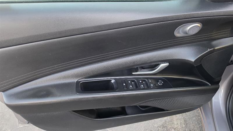 Hyundai Elantra photo 10