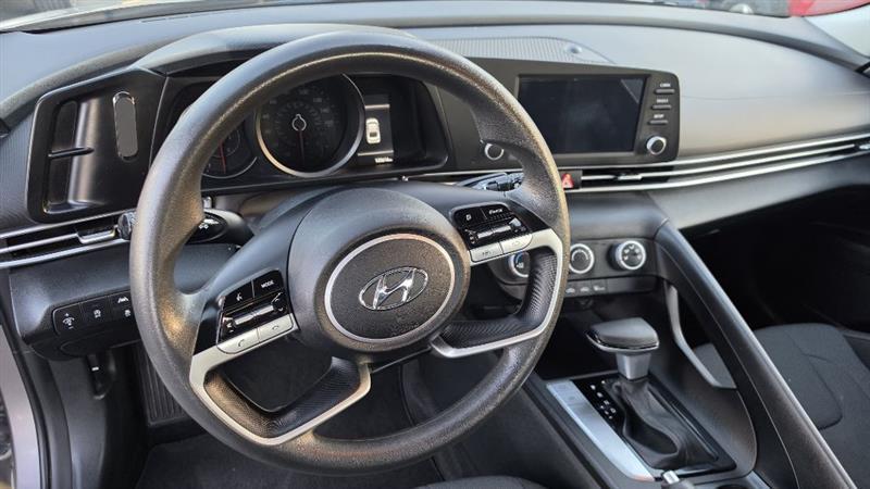 Hyundai Elantra photo 11