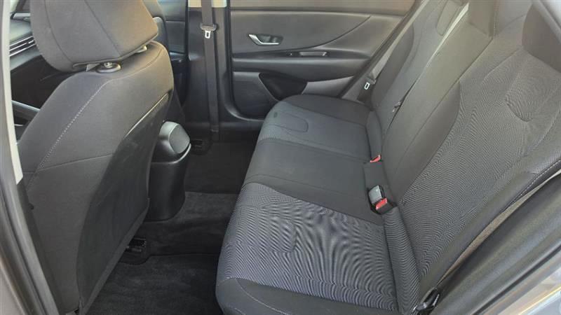 Hyundai Elantra photo 12