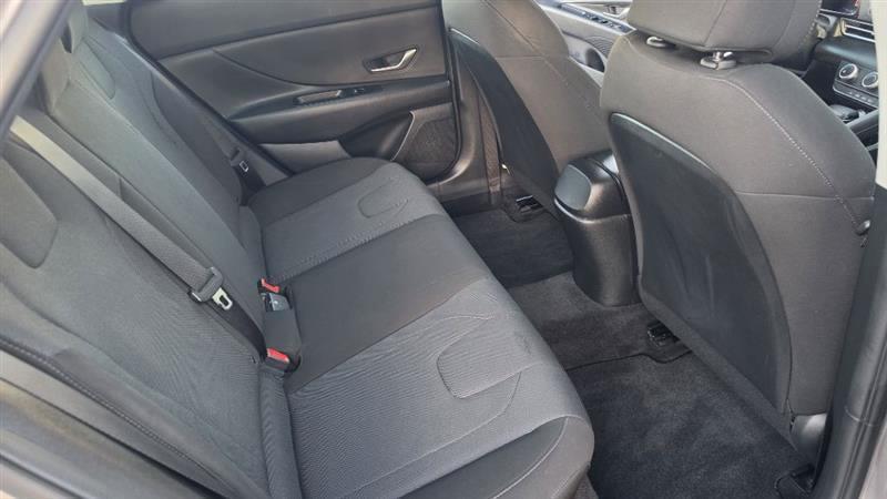 Hyundai Elantra photo 13