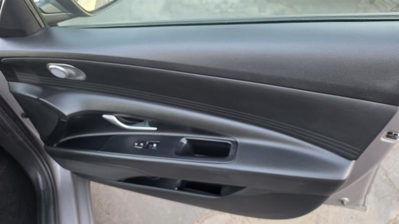 Hyundai Elantra photo 14