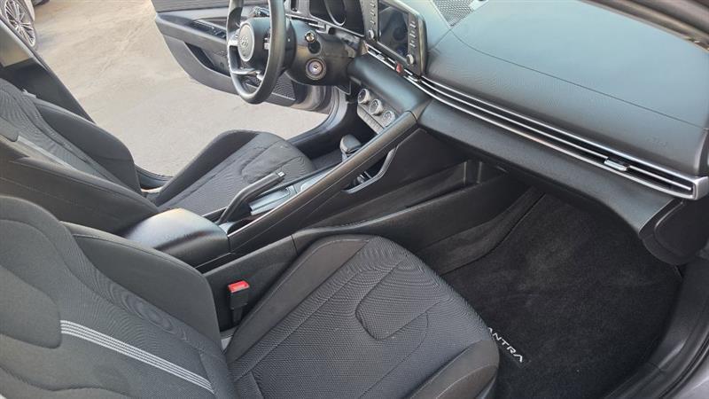 Hyundai Elantra photo 15