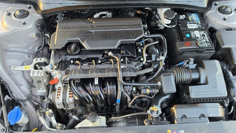 Hyundai Elantra photo 18