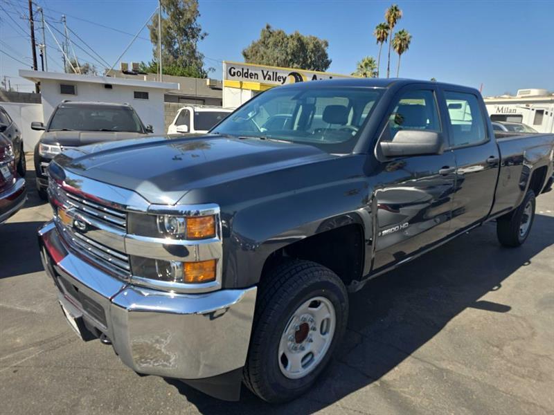 Chevrolet Silverado photo 3