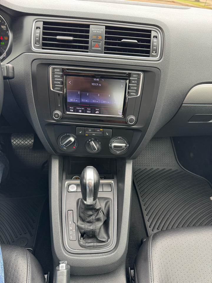 Volkswagen Jetta 1.4T SE 6A 2017 Volkswagen Jetta 1.4T SE 6A 2017