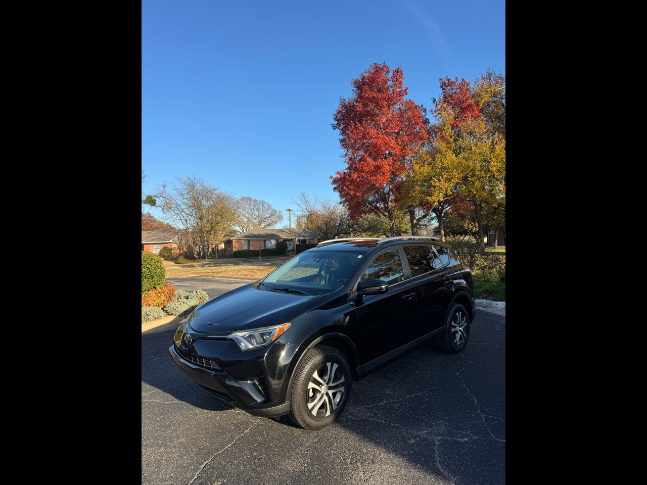 2017 Toyota RAV4 LE's photo