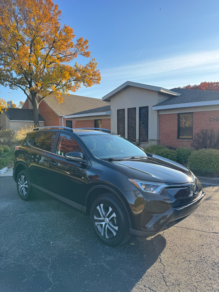 Toyota RAV4 LE FWD 2017