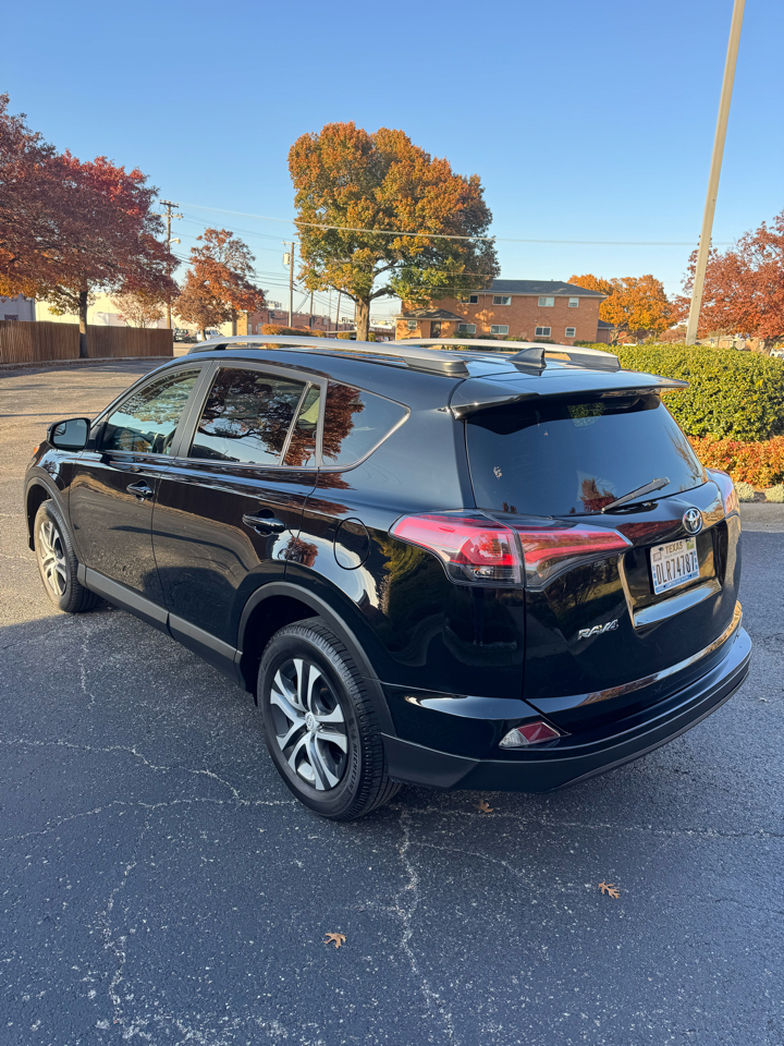 Toyota RAV4 LE FWD 2017