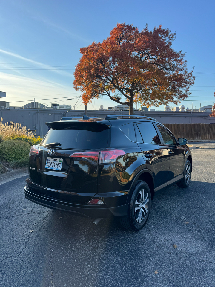 Toyota RAV4 LE FWD 2017