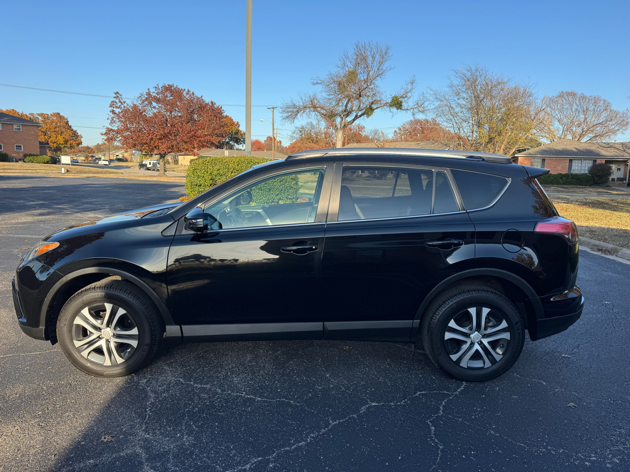 Toyota RAV4 LE FWD 2017