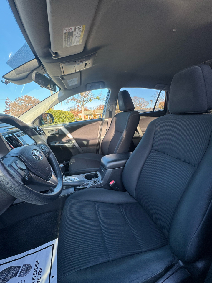 Toyota RAV4 LE FWD 2017