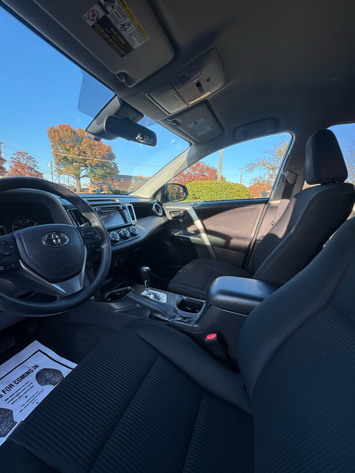 Toyota RAV4 LE FWD 2017