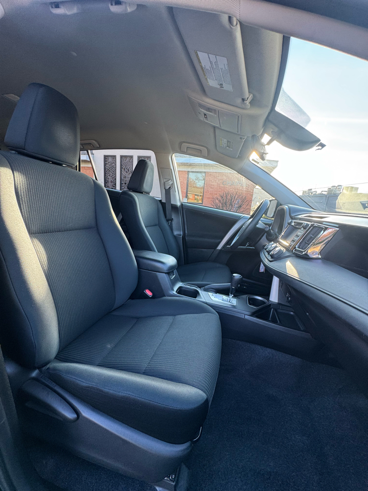 Toyota RAV4 LE FWD 2017