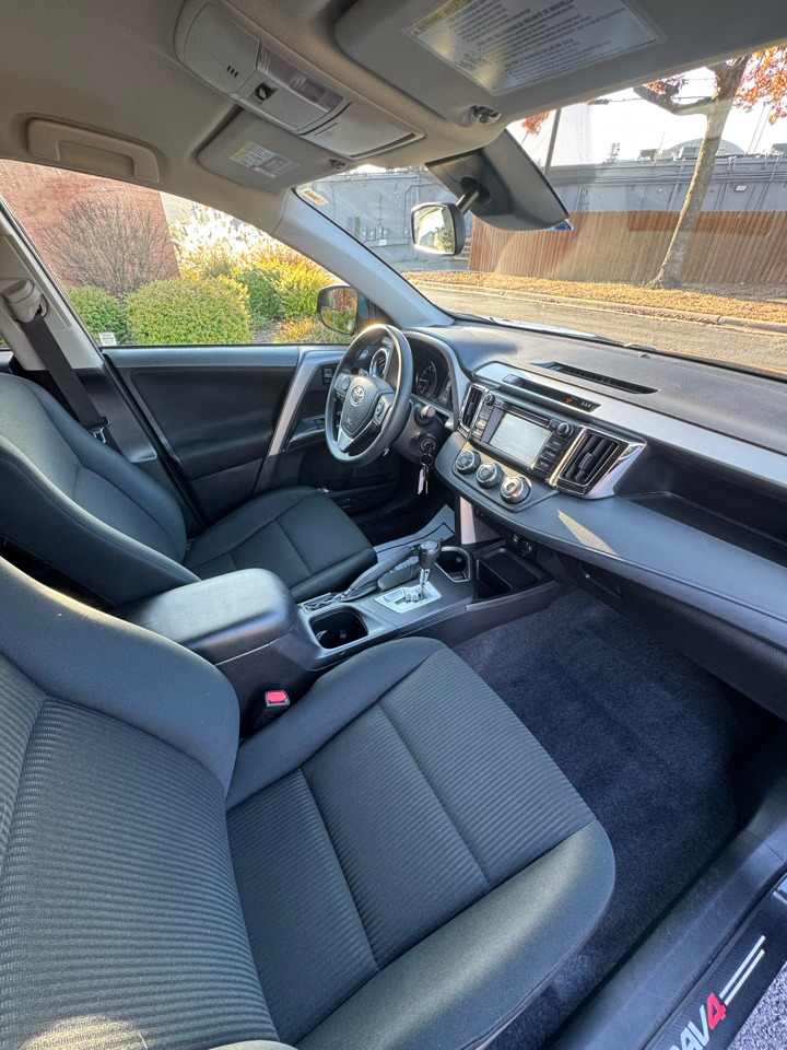 Toyota RAV4 LE FWD 2017