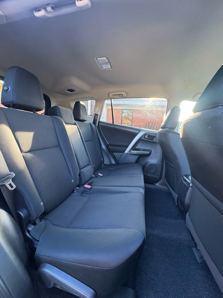 Toyota RAV4 LE FWD 2017